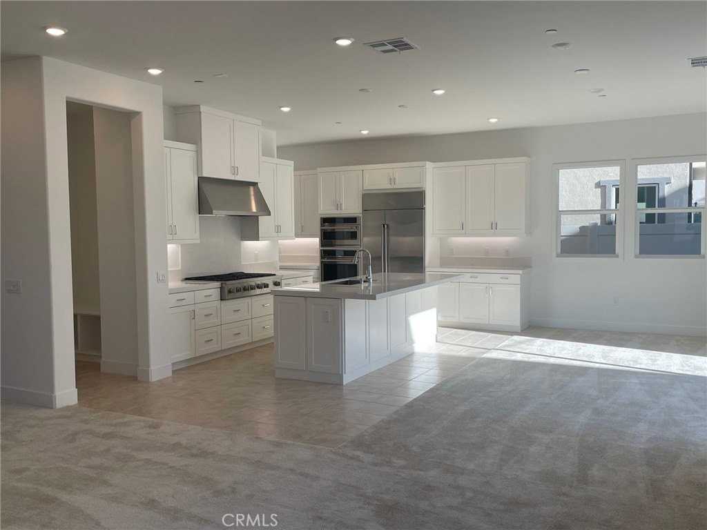 1184 1184 Silver wood Way - Photo 2 of 16