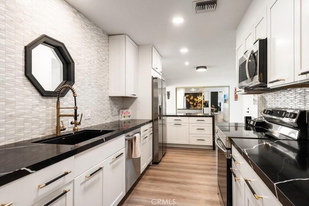 1980 East Rochelle Road - Photo 4 of 50