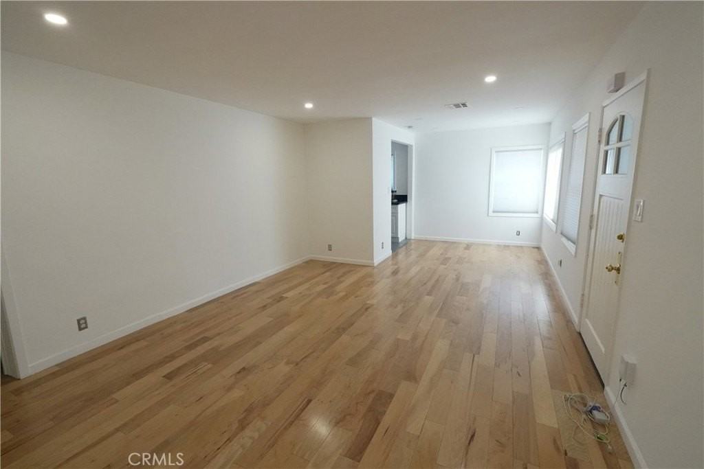 19103 Erwin St - Photo 4 of 11