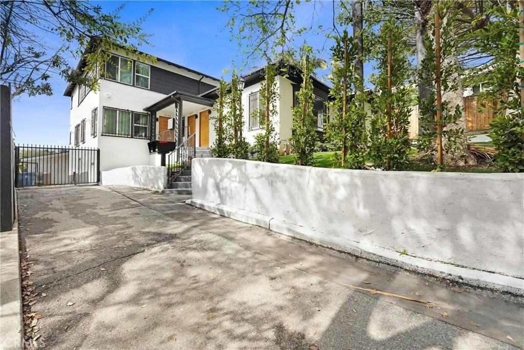 2822 Waverly Dr - Photo 2 of 15