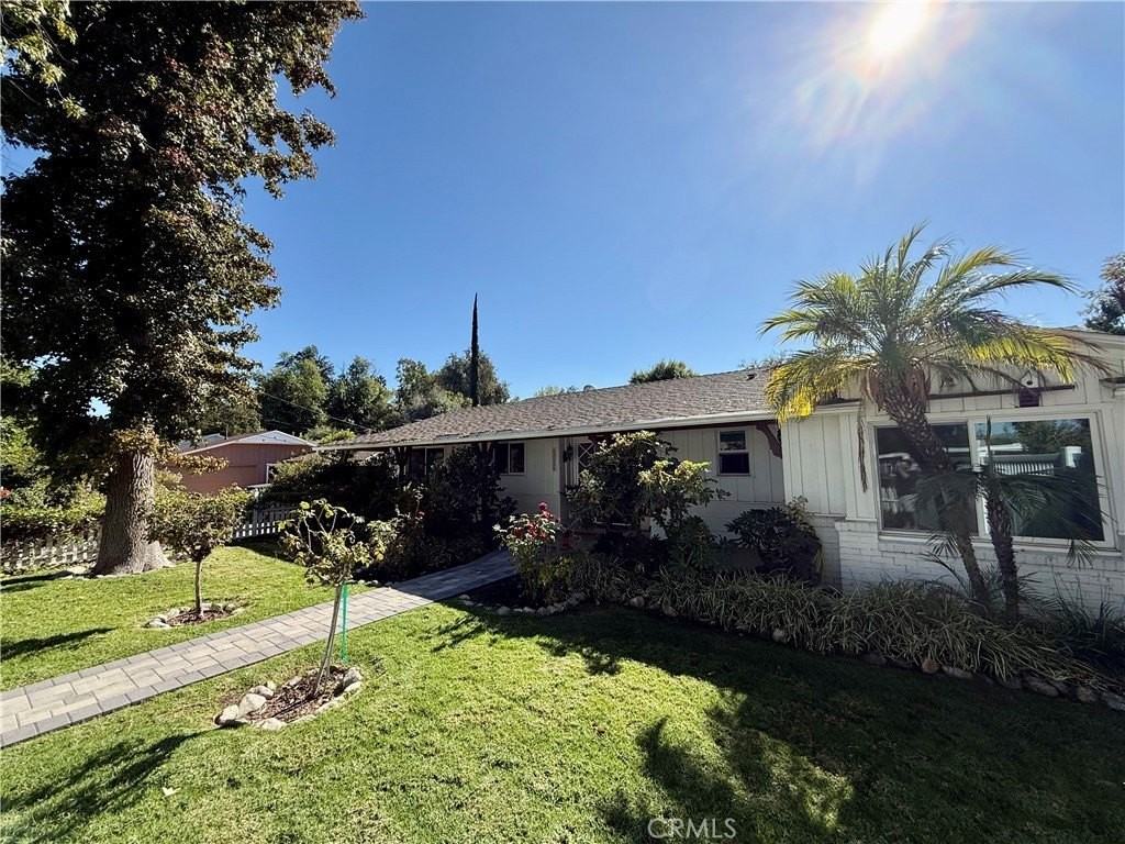 22346 Burbank Blvd - Photo 6 of 50