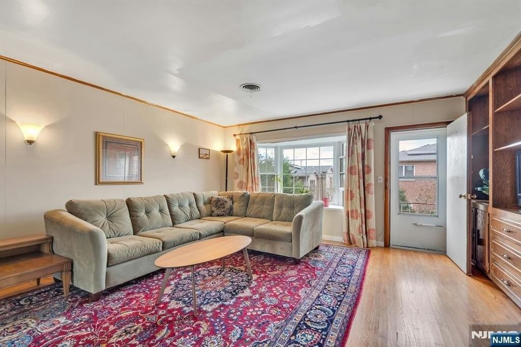 509 8th St - Photo 3 of 13