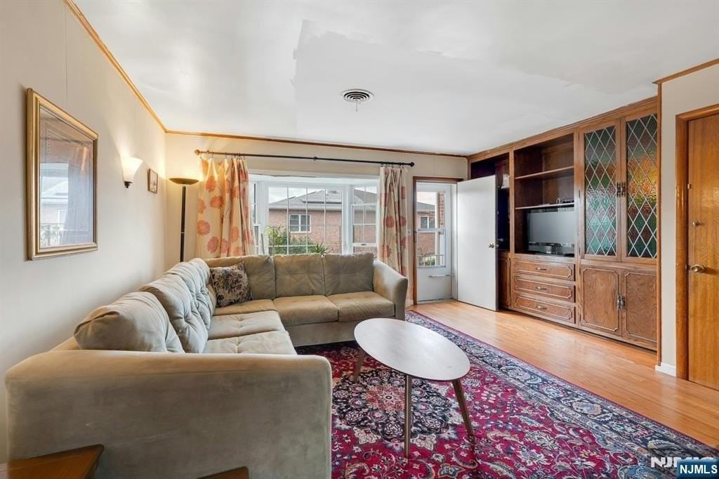 509 8th St - Photo 4 of 13