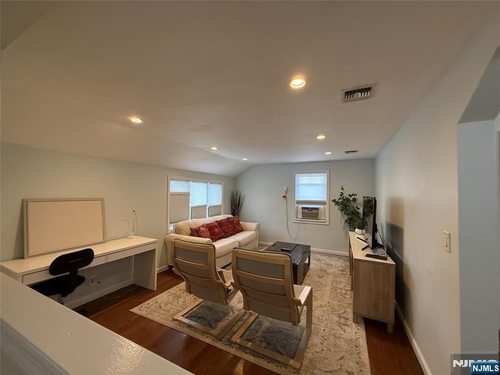 75 Macarthur Ave - Photo 2 of 9