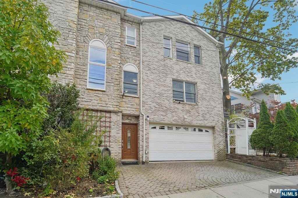 764 Jefferson Ave - Photo 2 of 33