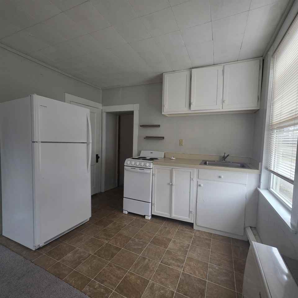 200 Main St #1 - Photo 2 of 4