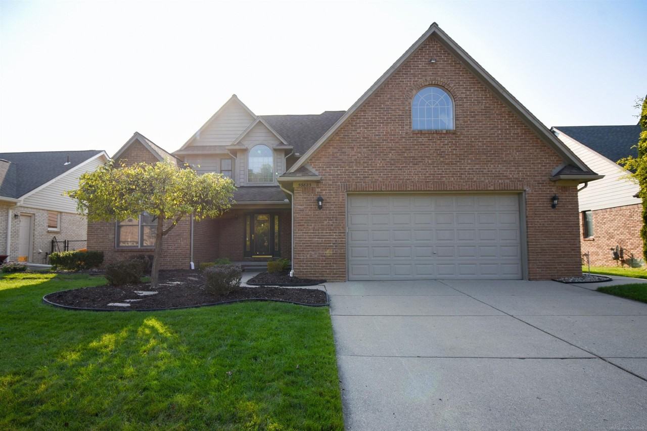 53823 Paul Wood Dr - Photo 2 of 50