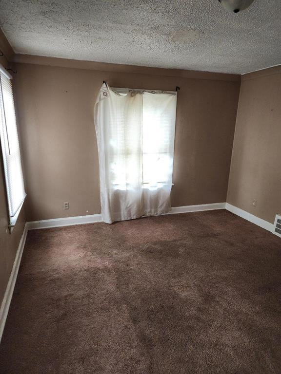 20529 Irvington St - Photo 3 of 23