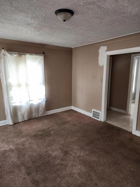 20529 Irvington St - Photo 4 of 23