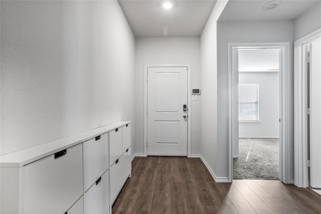 709 Fueller Dr - Photo 3 of 26