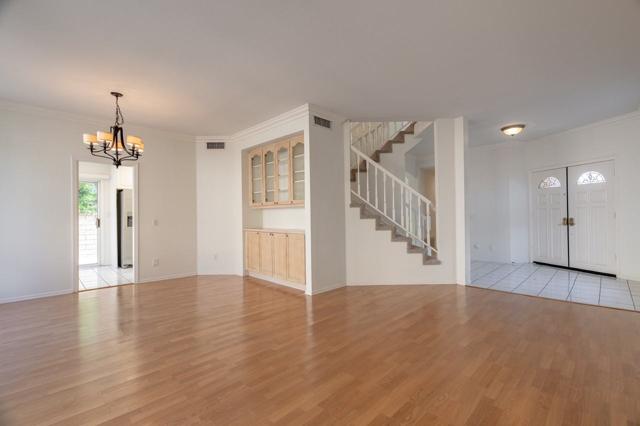 1768 Fox Springs Cir - Photo 4 of 30