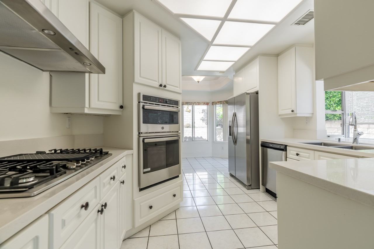 1768 Fox Springs Cir - Photo 7 of 30