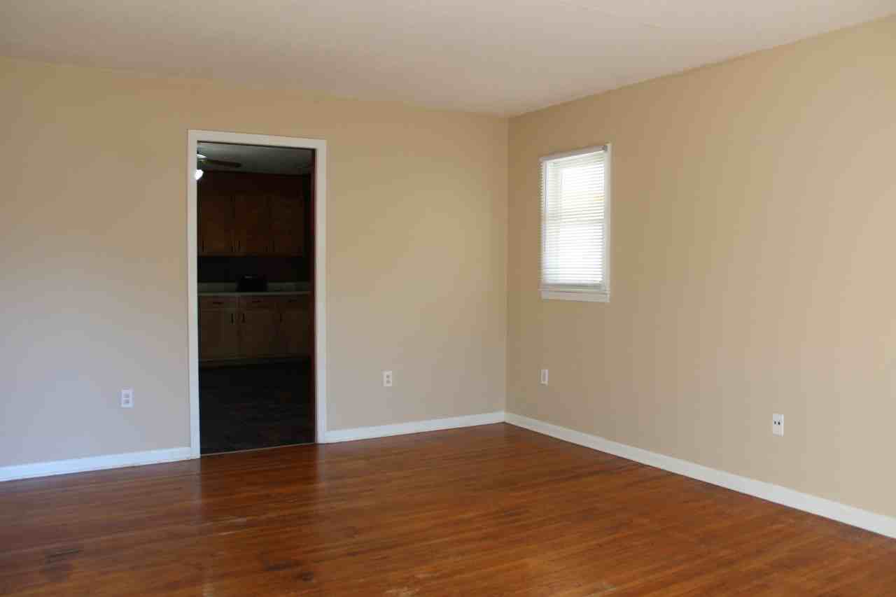 1717 Foxdale Dr - Photo 2 of 5