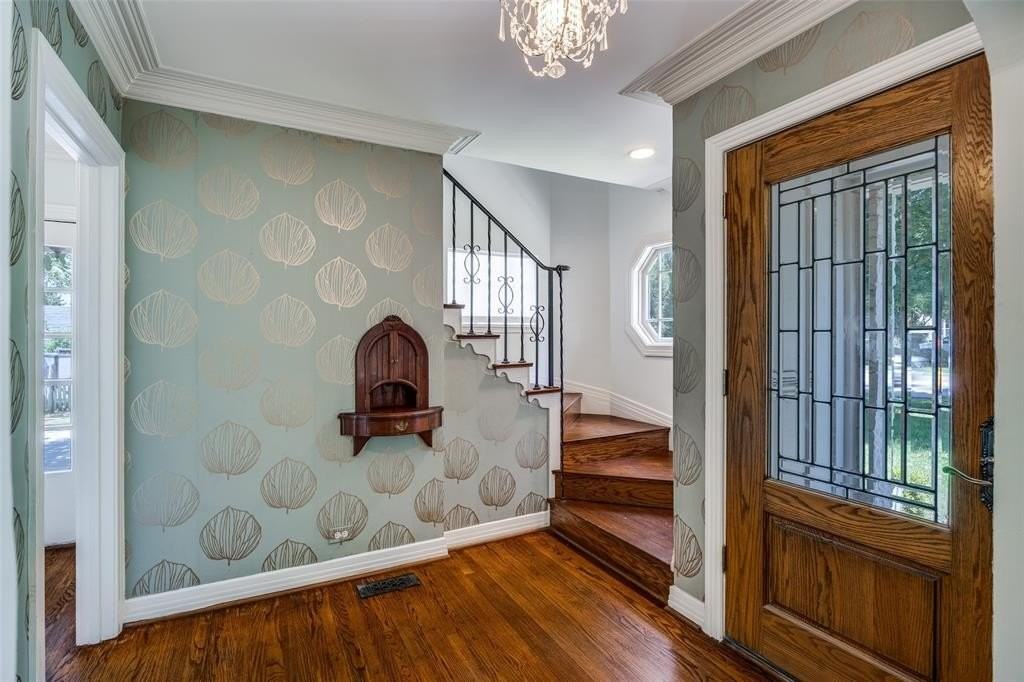 2731 Lovers Ln - Photo 3 of 18