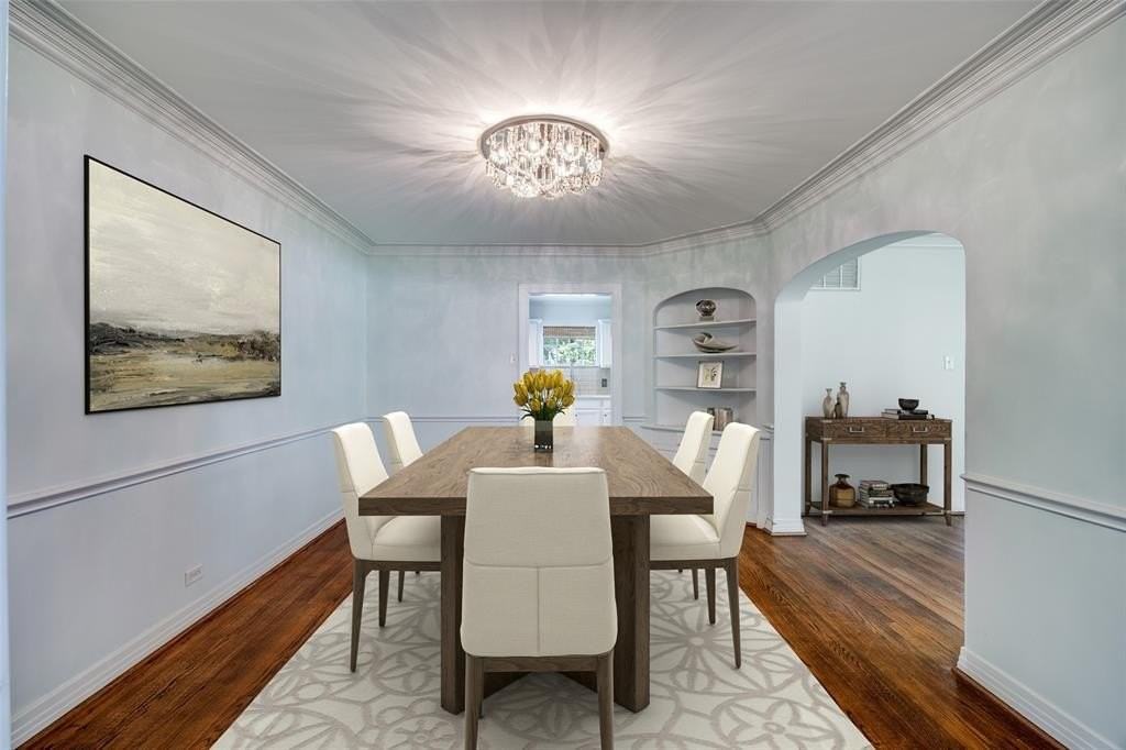 2731 Lovers Ln - Photo 4 of 18