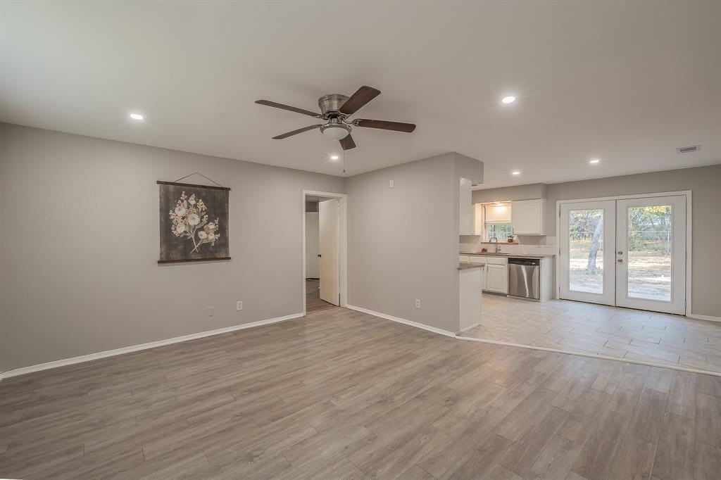 319 Cypress St - Photo 3 of 26