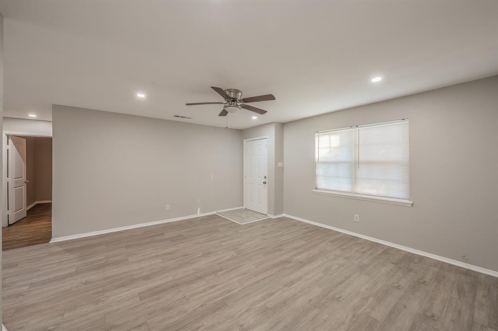 319 Cypress St - Photo 5 of 26