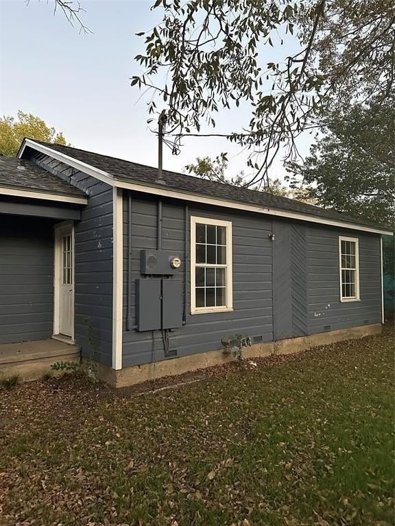 140 Lopez St - Photo 2 of 2