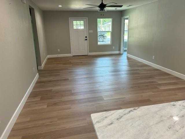 419 Miller St - Photo 3 of 11