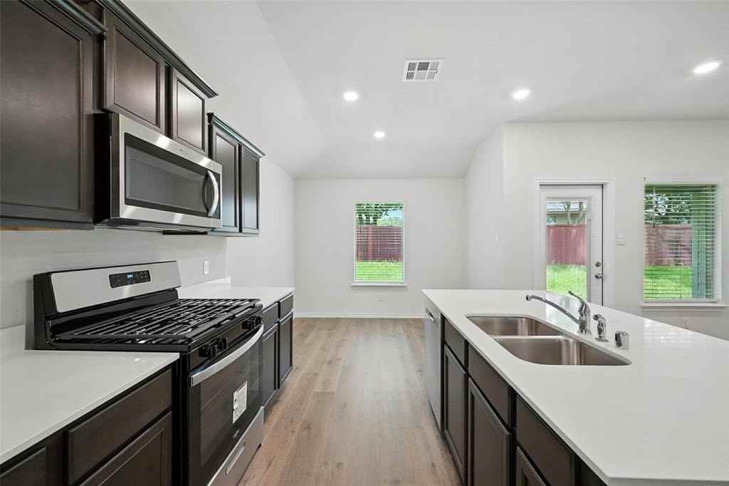 405 Regiment Dr - Photo 7 of 22