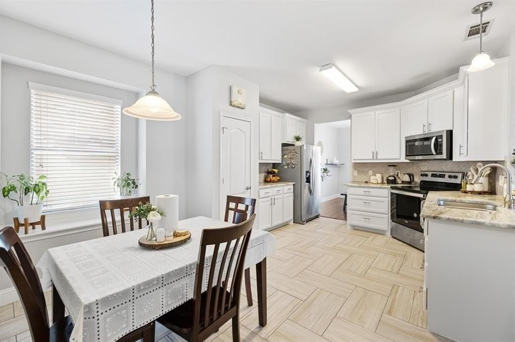 398 N Shore Pl - Photo 6 of 21