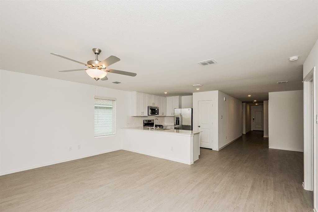 2717 Mistwood Dr - Photo 3 of 13