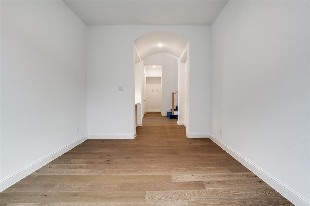 3503 Foxhall St - Photo 4 of 40