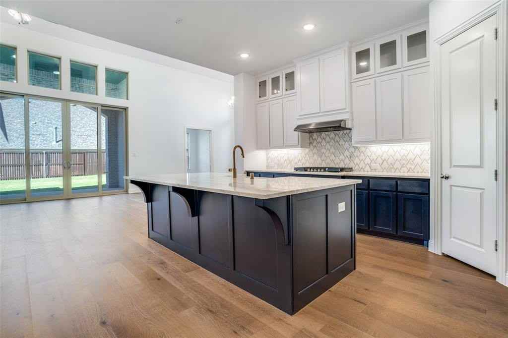 3503 Foxhall St - Photo 6 of 40