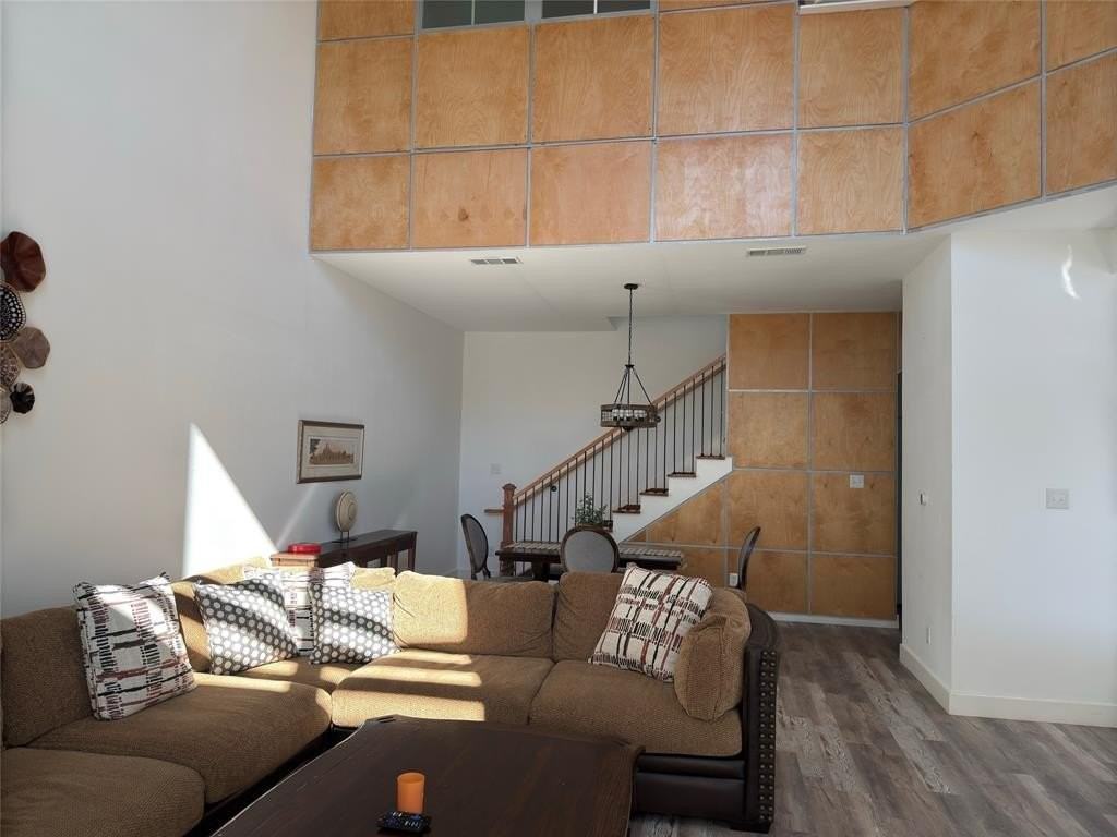 9497 Timberleaf Dr - Photo 2 of 10