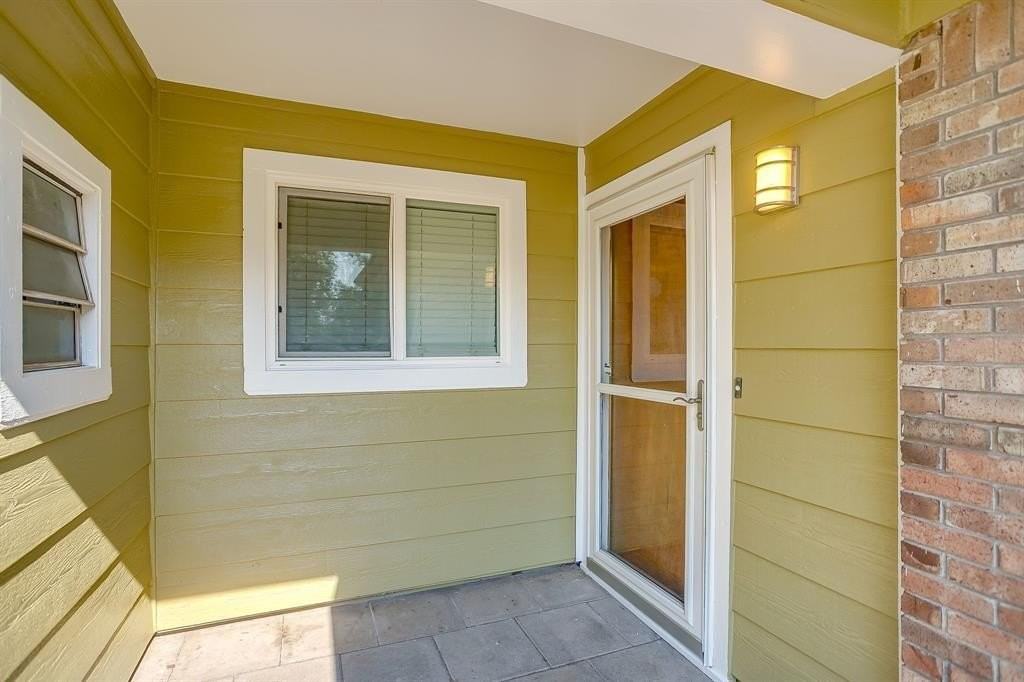 204 Mildred Ln - Photo 2 of 20