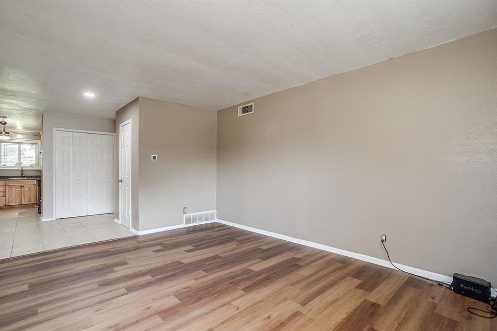 204 Mildred Ln - Photo 4 of 20