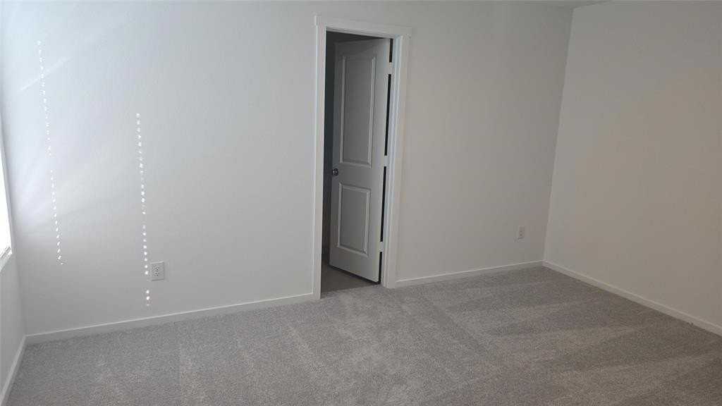 12189 Steeplechase Dr - Photo 7 of 10