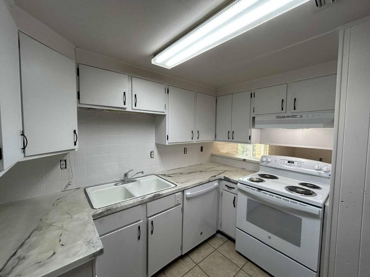 500 Ne 15th St - Photo 4 of 7