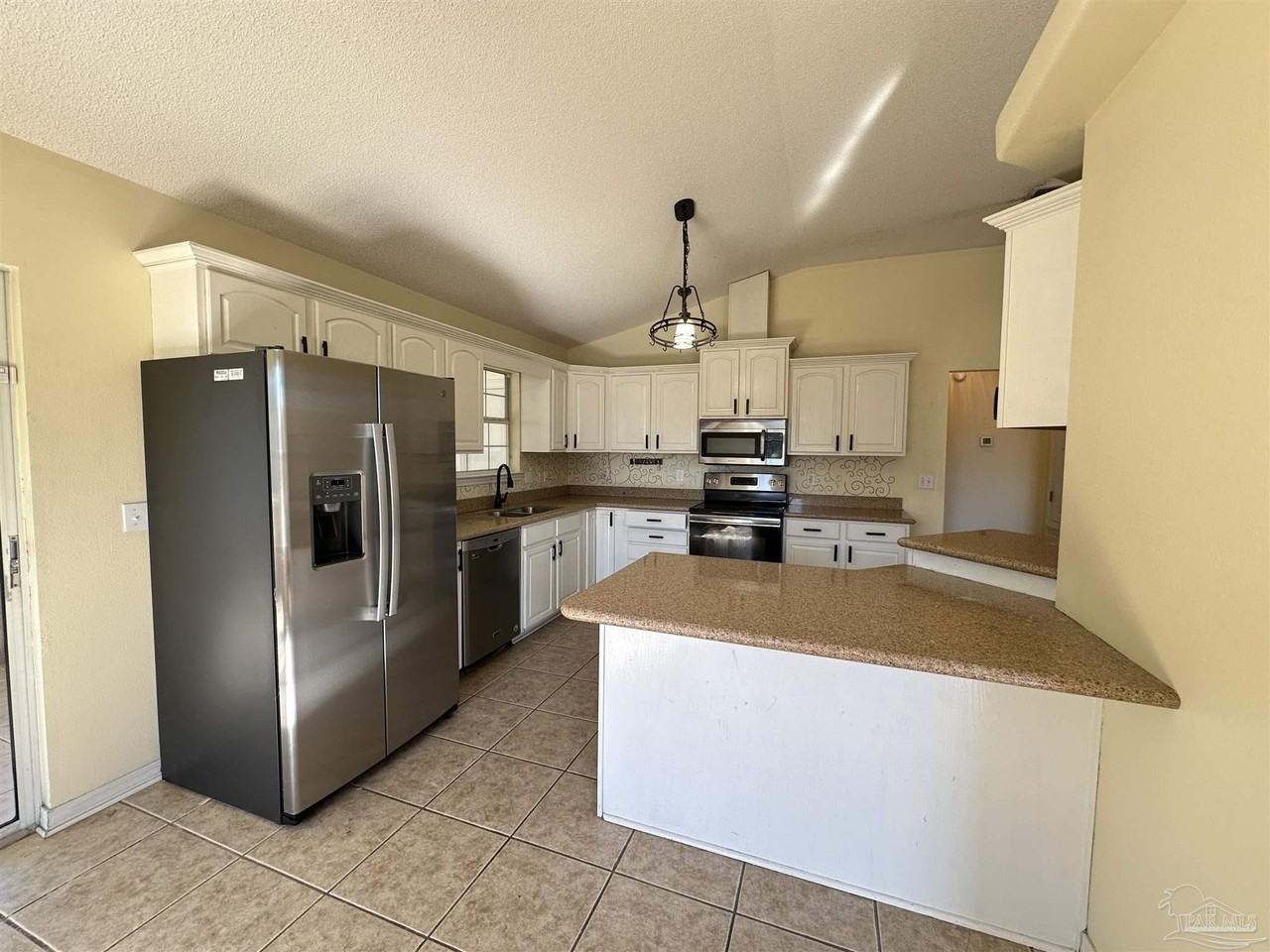 8096 Castle Pointe Way - Photo 4 of 13