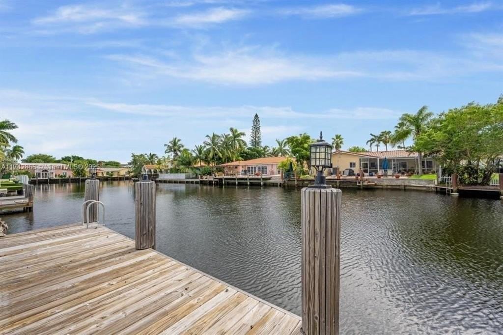 2810 Ne 60th St - Photo 3 of 22