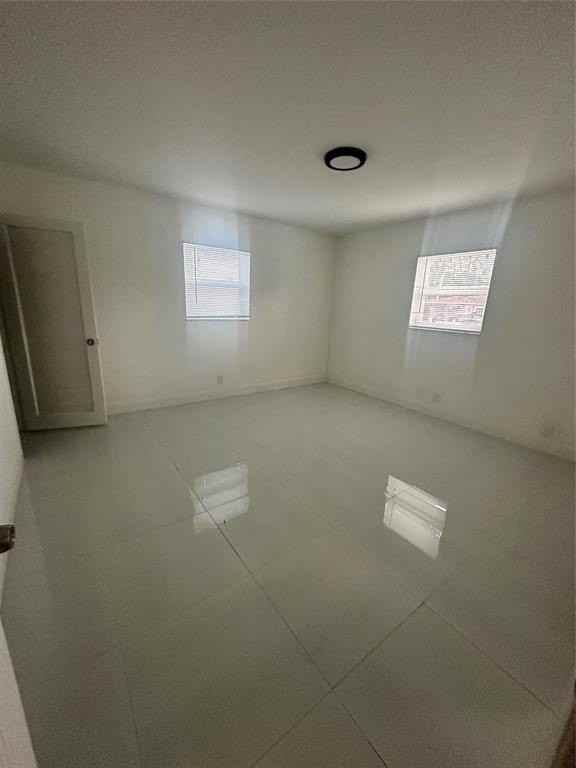 2810 Ne 60th St - Photo 7 of 22