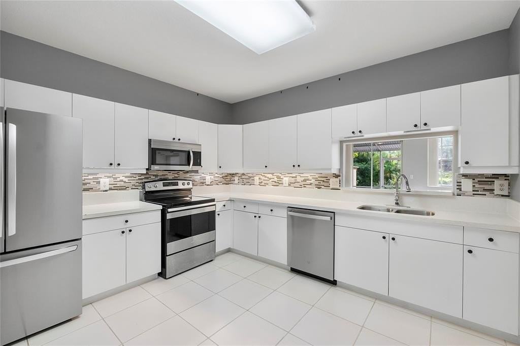 9664 Royal Palm Blvd - Photo 7 of 44