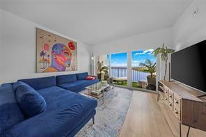 Bayview Dr - Photo 4 of 8