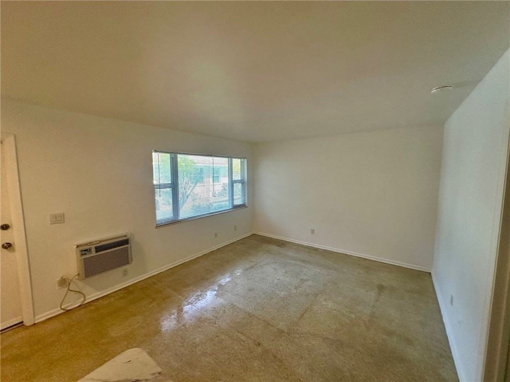 706 19th St Apt 3 #3 - Photo 6 of 9