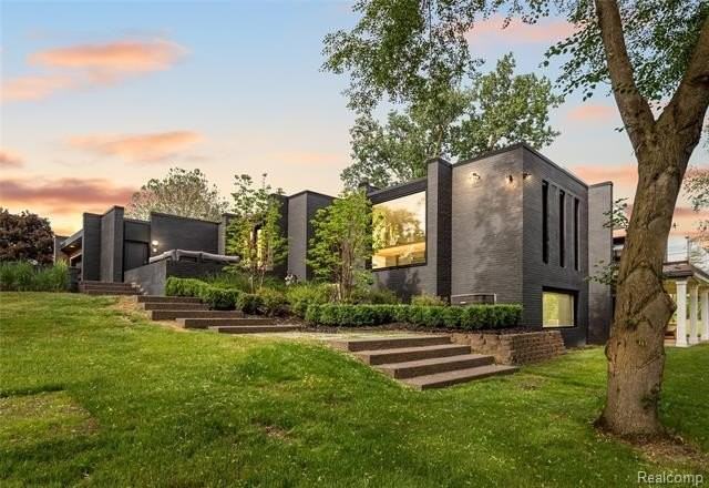 3467 Sutton Place - Photo 2 of 33