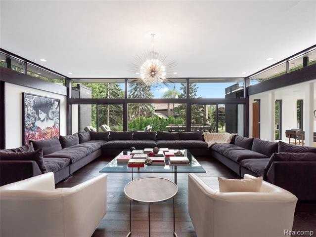 3467 Sutton Place - Photo 4 of 33