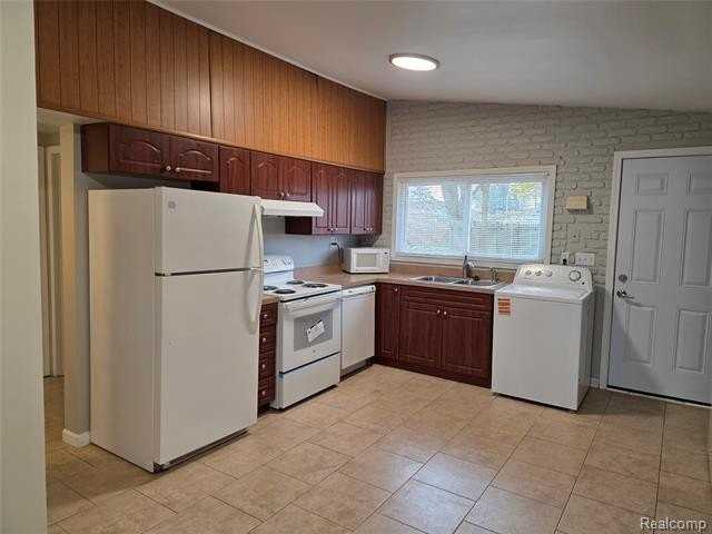 261 Spring Park - Photo 7 of 15