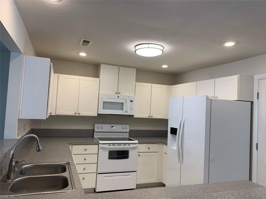 1934 Kingston Ave - Photo 5 of 18