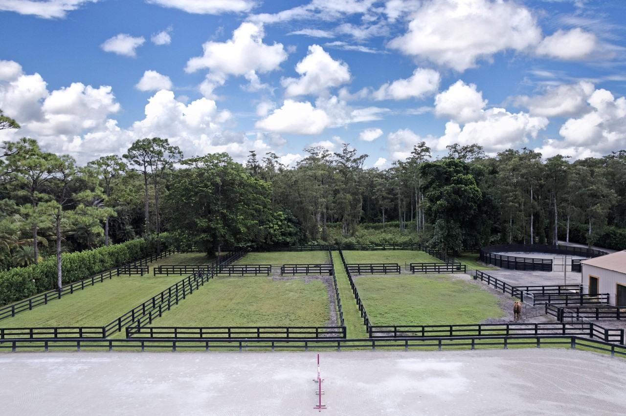 6149 Park Ln E - Photo 3 of 16