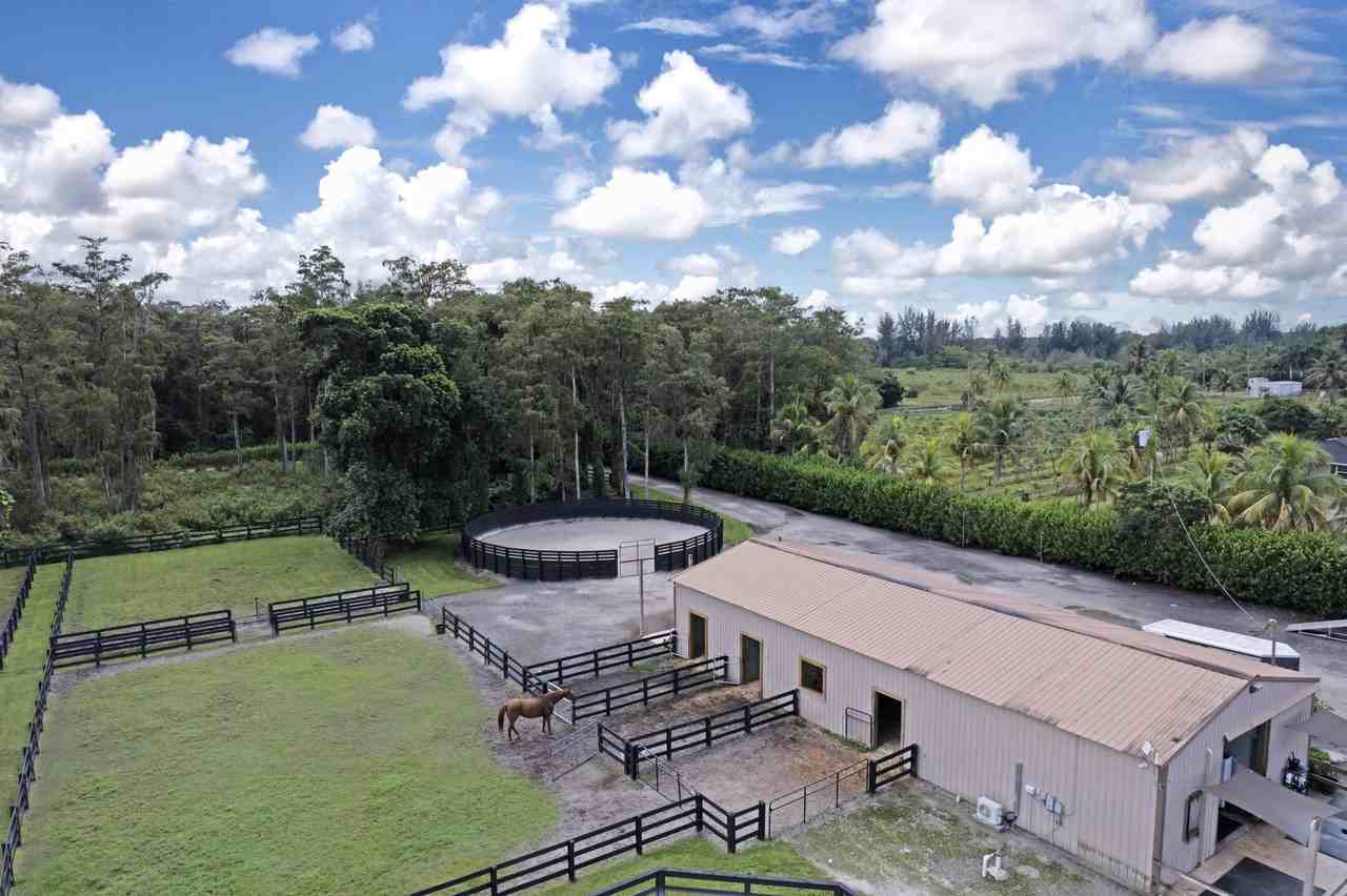 6149 Park Ln E - Photo 4 of 16