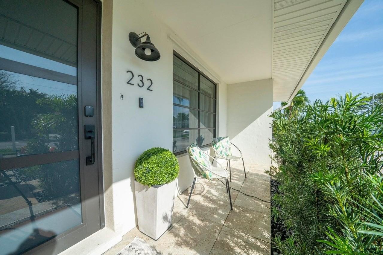 232 Wellesley Dr - Photo 3 of 26