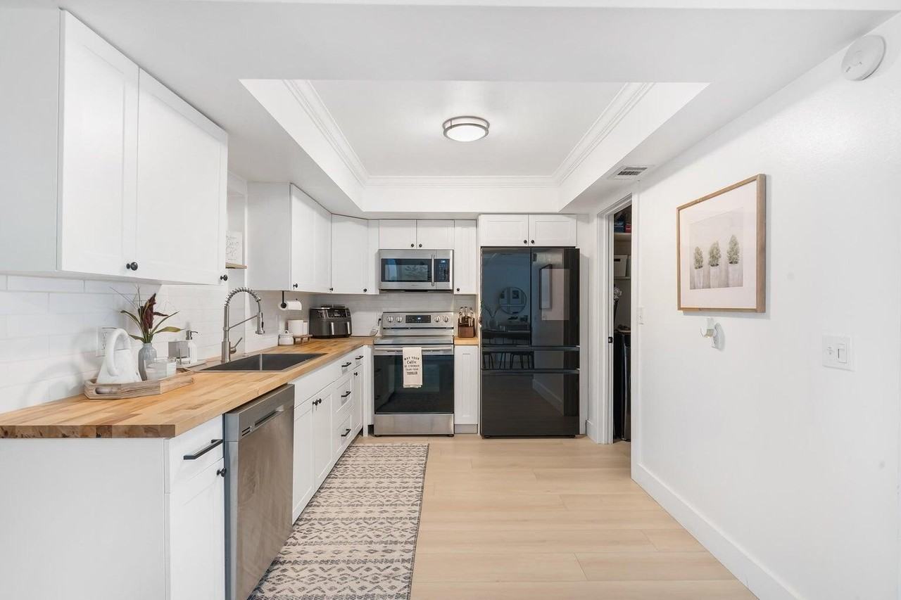 232 Wellesley Dr - Photo 4 of 26