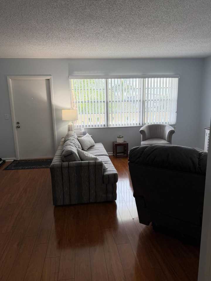 3062 Ainslie D - Photo 4 of 27