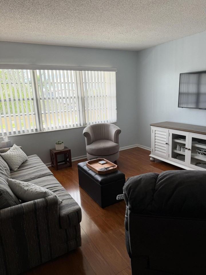 3062 Ainslie D - Photo 6 of 27