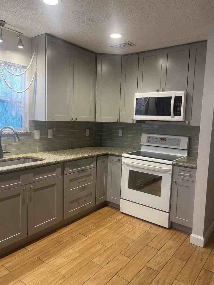 2928 Del Rio Dr - Photo 3 of 18